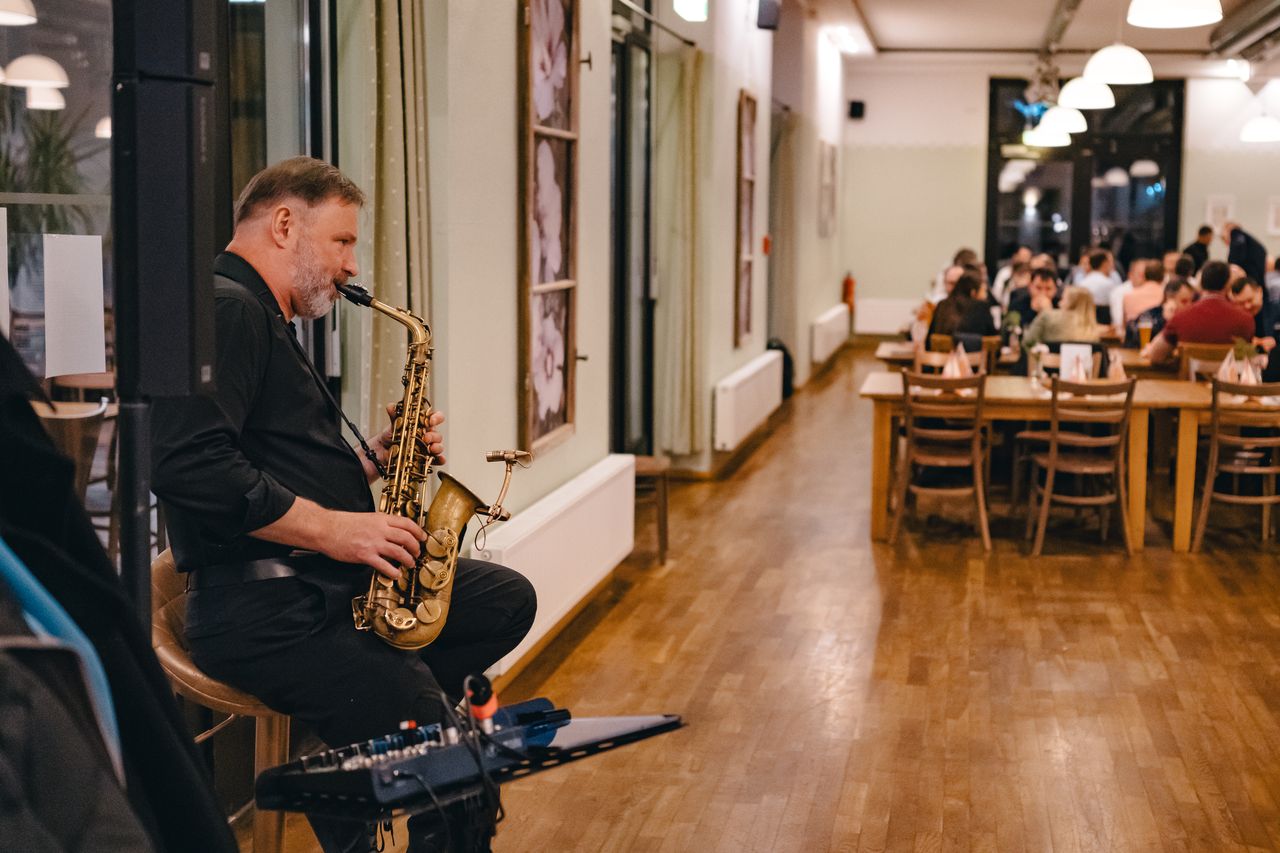 Der gemütliche Ausklang bei der IWW-Klausurtagung im Restaurant „Max Louis“ wurde durch stimmungsvolle Musik begleitet. (Foto: IWW)