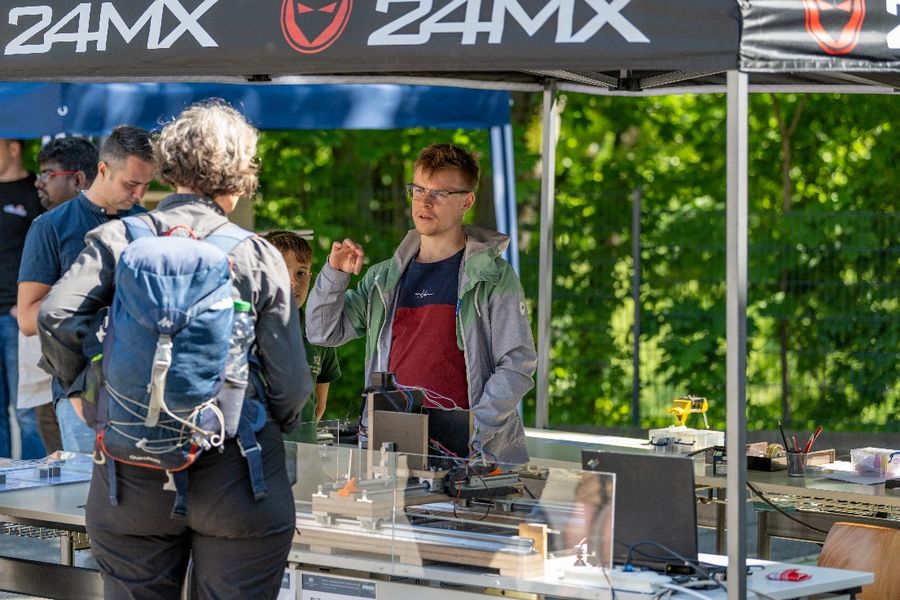 Fachsimpeln beim Werkstoff-Wissenstest